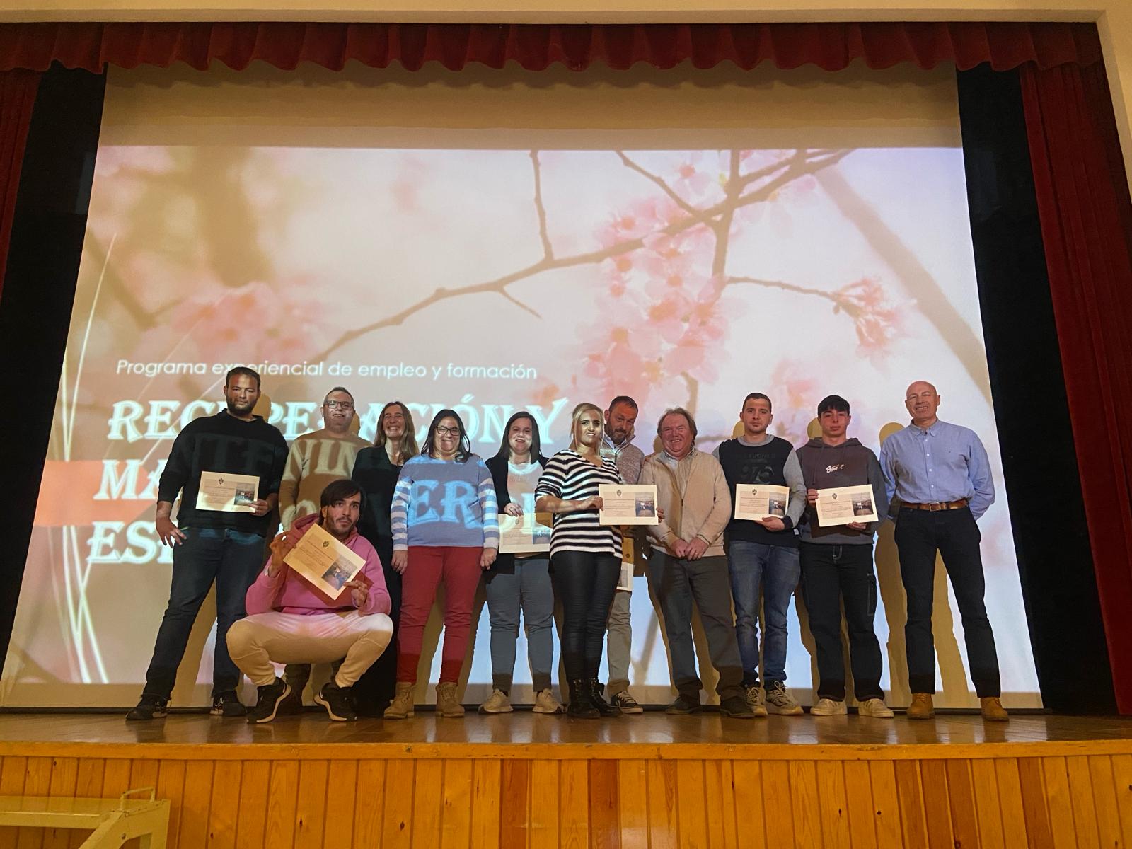 Acto de clausura del Programa experiencial desarrollado en Almudévar.  Alumnos y docentes se unieron en una labor medioambiental.