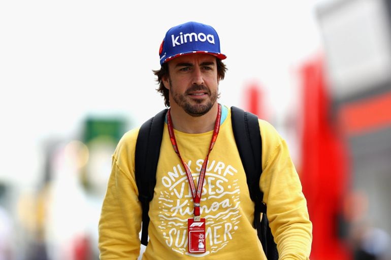 Fernando Alonso, a su llegada a Silverstone, donde este fin de semana se disputará el GP de Gran Bretaña.