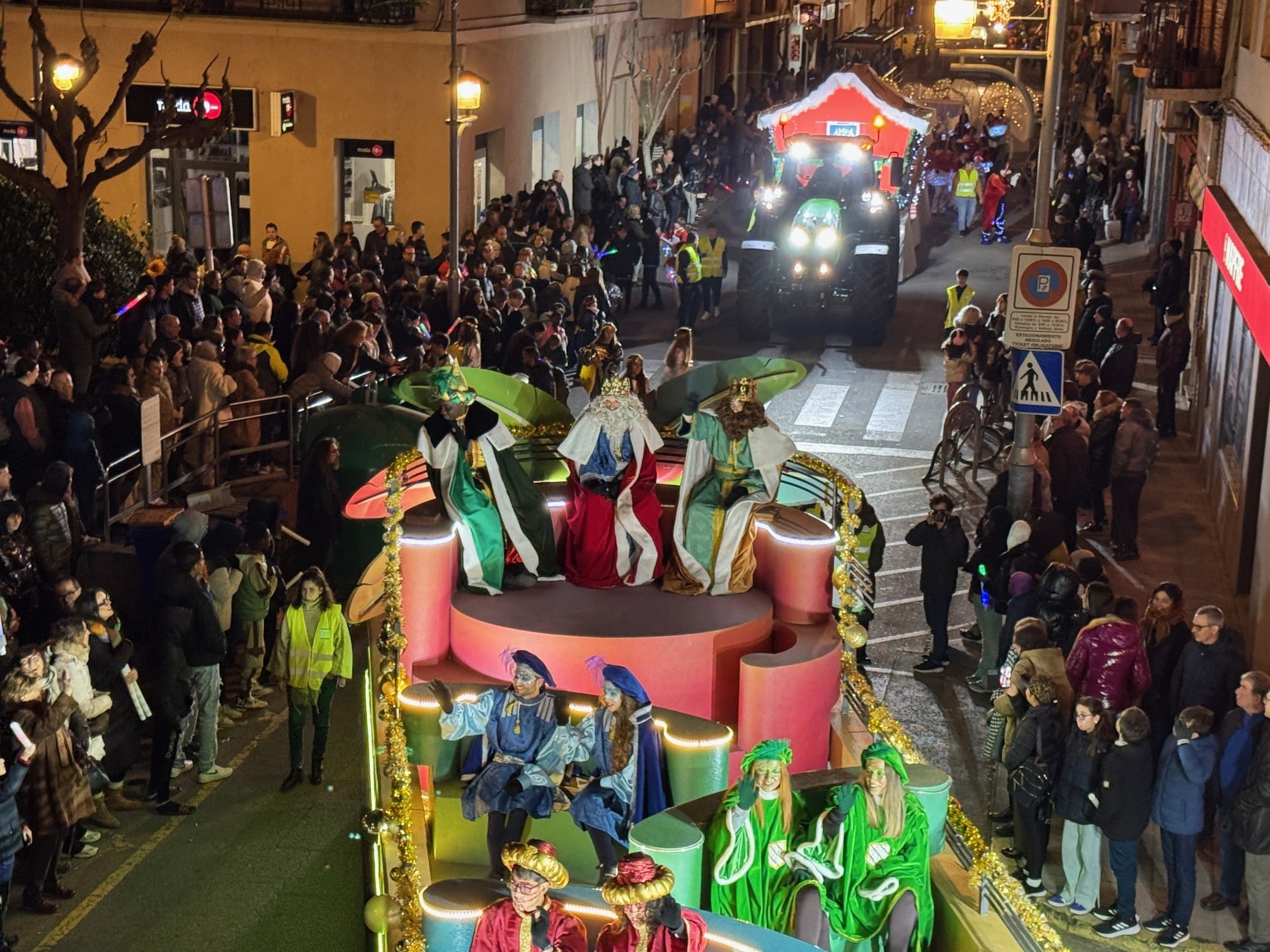 Los Reyes Magos entrando en Binéfar