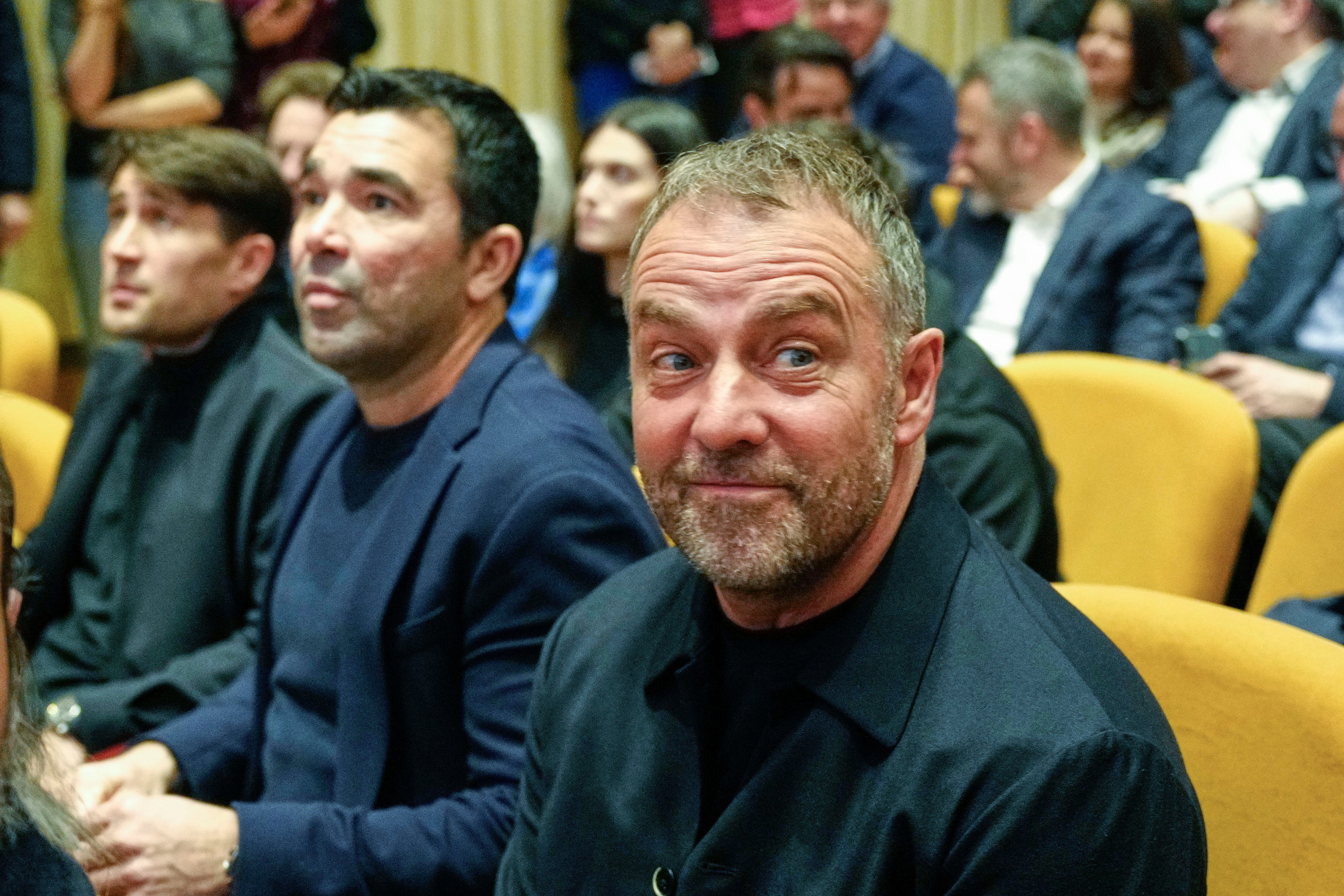 Hansi Flick junto a Deco durante la presentación del libro de Joan Laporta