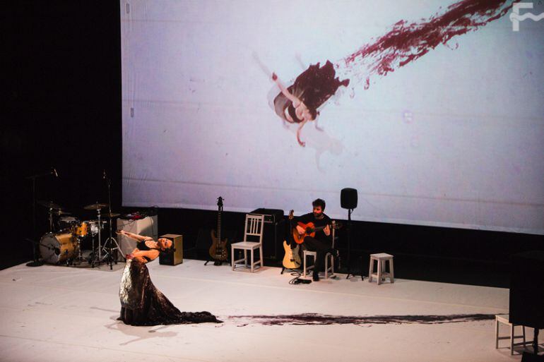 Rocío Molina representó anoche "Caída del Cielo" sobre las tablas del Villamarta