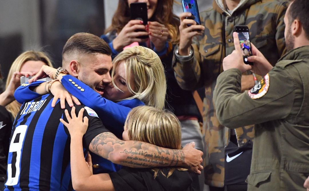 Icardi celebró con su familia el gol de la victoria en el derbi de Milán.