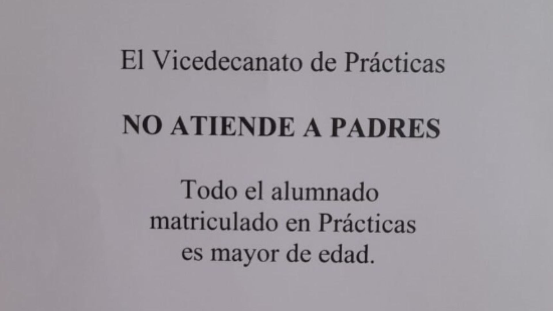 Un cartel del Vicedecanato de Prácticas de la Facultad de Ciencias de la Educación de la Universidad de Granada.