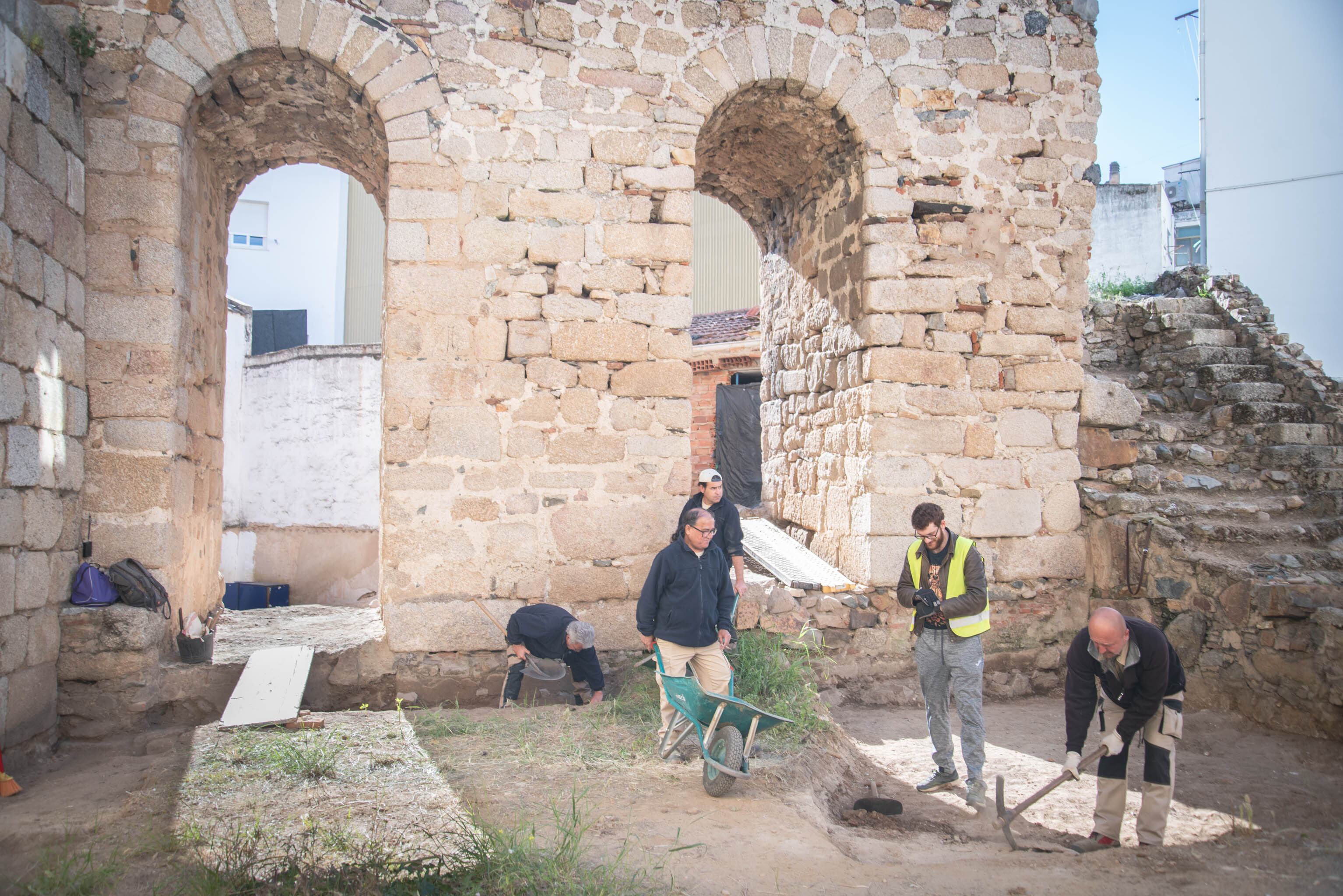 Excavaciones en la Torre Albarrana