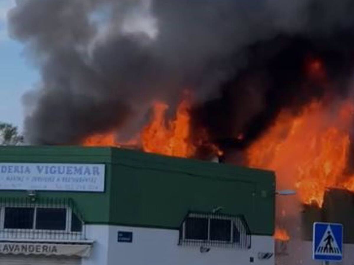 El incendio de una vivienda en la barriada malagueña de El Palo se salda con dos heridos