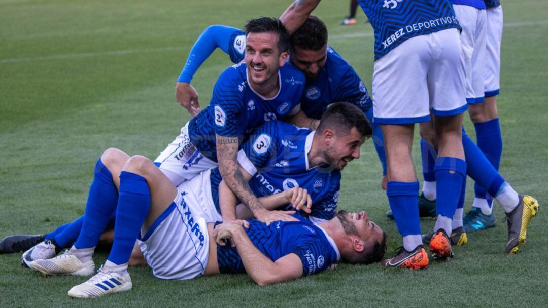 Jugadores del Xerez DFC celebrando uno de los goles esta temporada