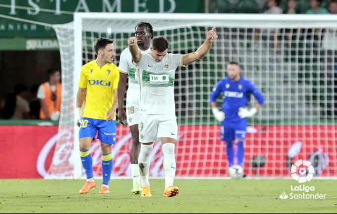 Lucas Boyé celebra su gol al Cádiz que supuso el empate a uno final