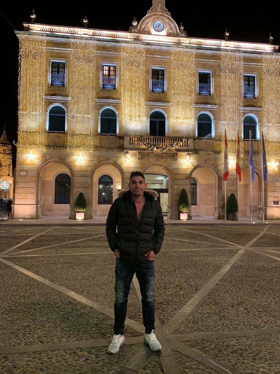 David Barral en la plaza mayor de Gijón.