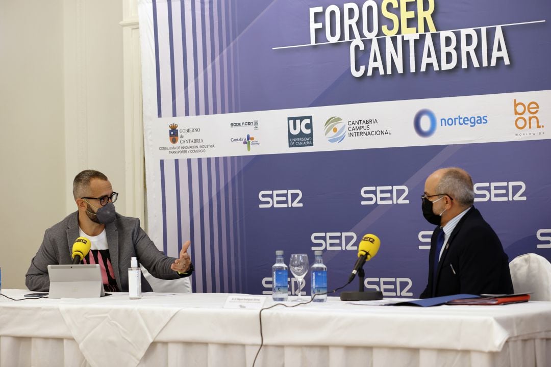 El consejero de Sanidad, Miguel Rodriguez, ha anunciado en el Foro SER Cantabria que la vacunación contra la gripe en la región, comenzará el 5 de octubre