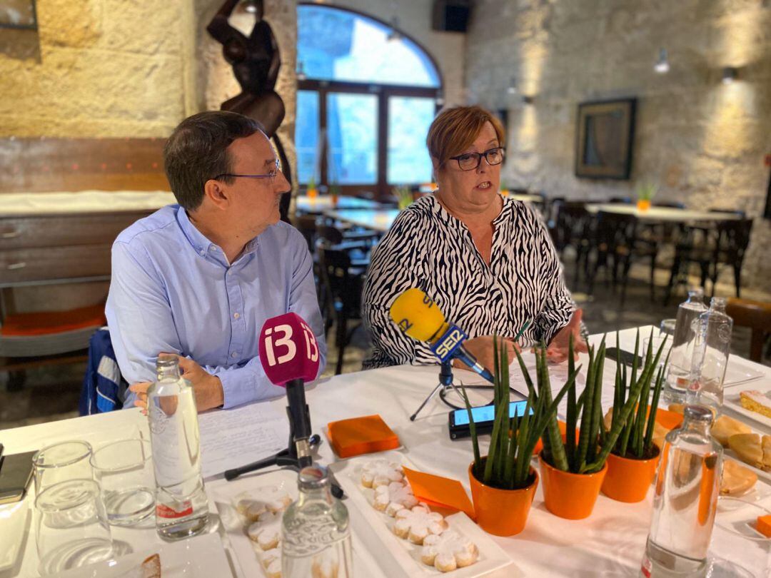 Pau Morlà i Carme Garcia en roda de premsa