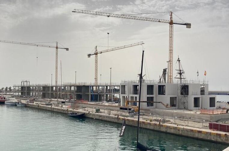 Obras del edificio de Distrito Digital en el muelle 5 del Puerto de Alicante