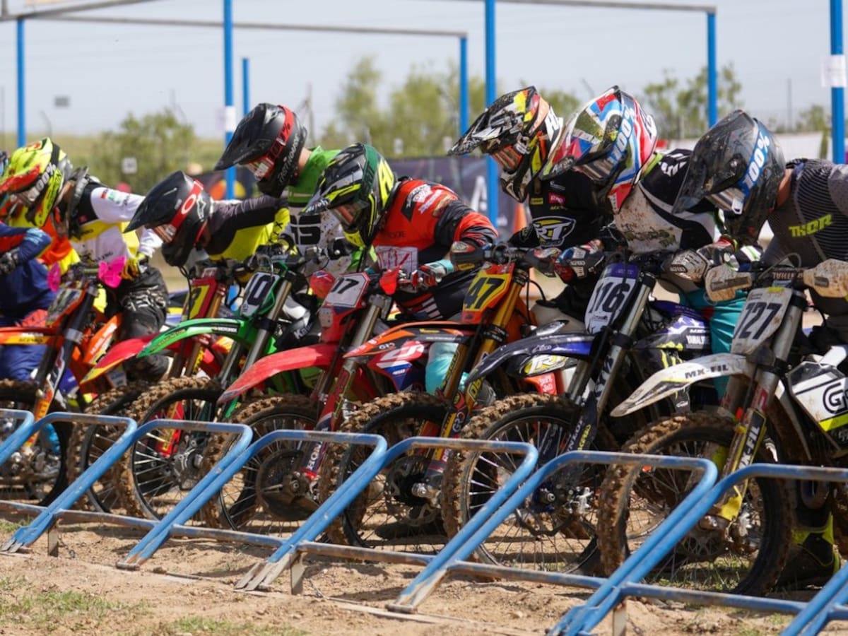 Almodóvar del Río inaugura la temporada del motocross cordobés con un domingo perfecto en familia