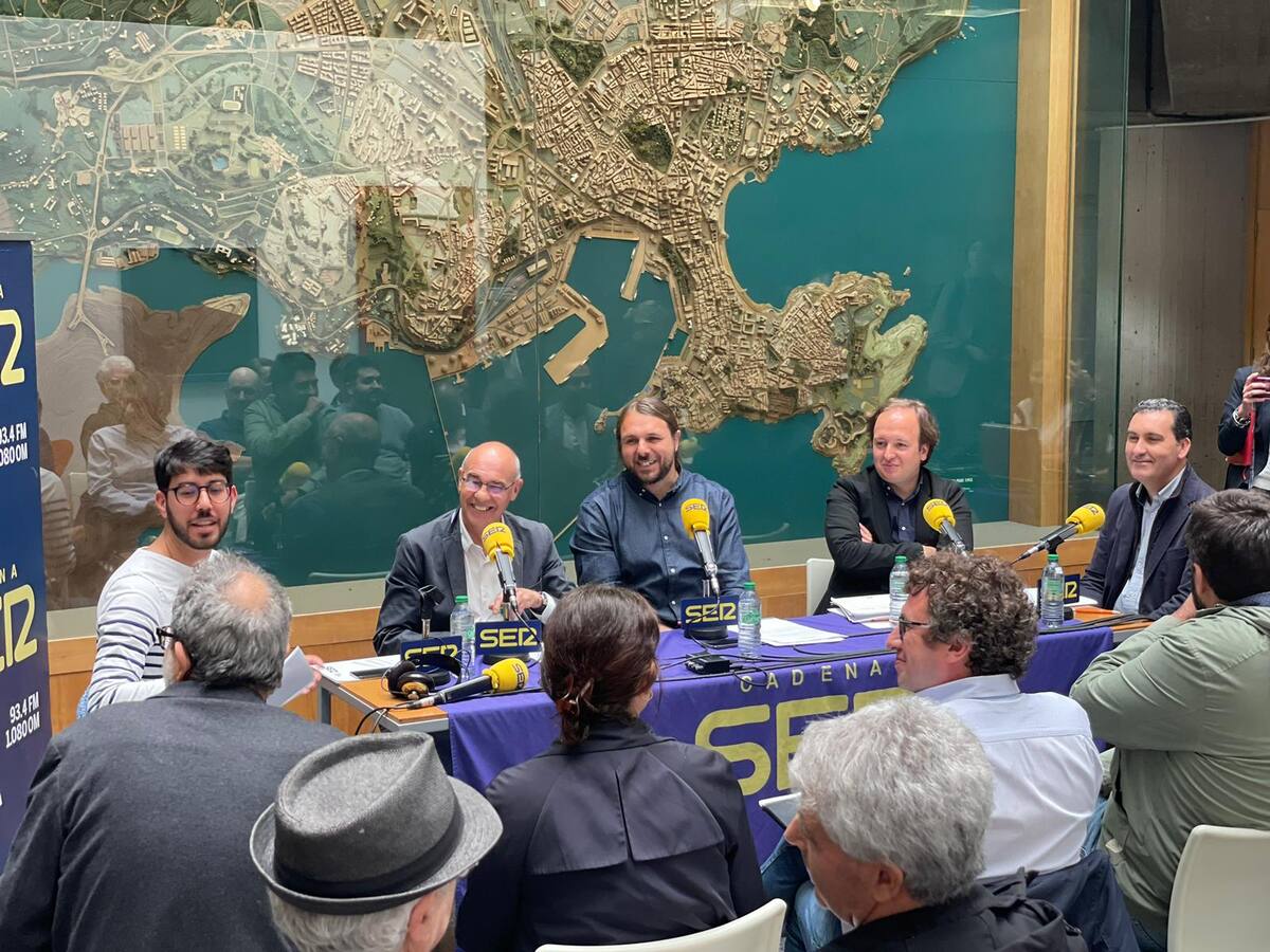 La falta de pisos públicos y la inconcreción de propuestas de Xunta, Concello y Gobierno centran el debate de vivienda