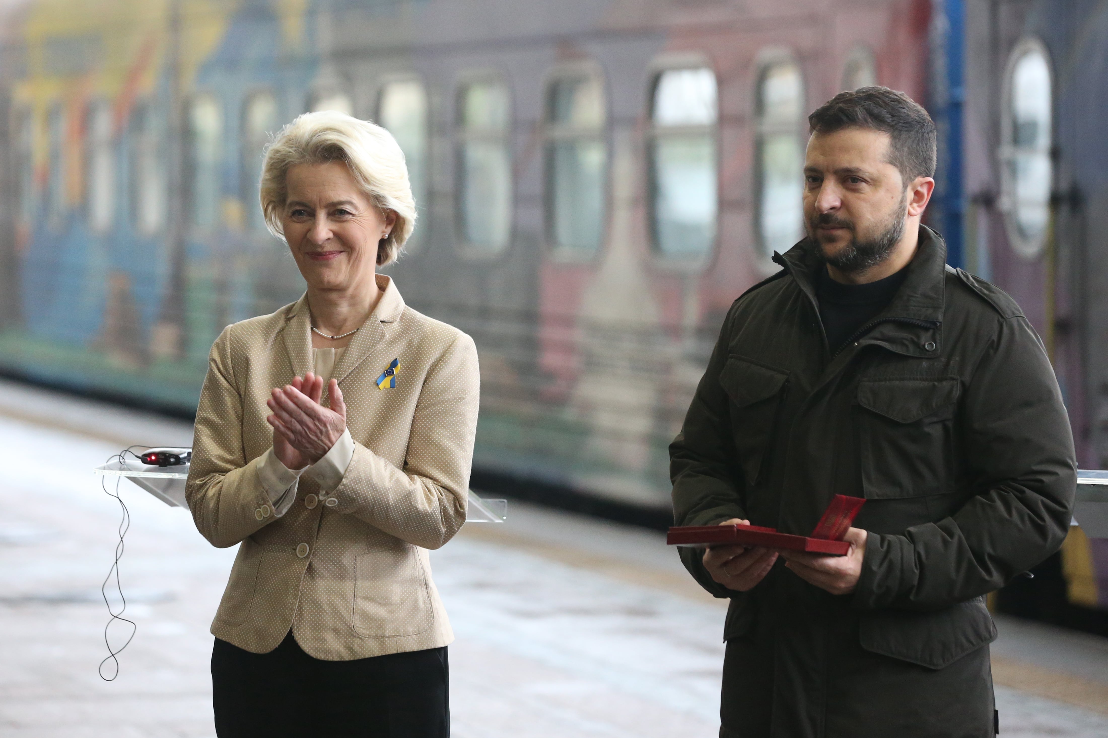 Ursula von der Leyen junto a Volodimir Zelenski este mes de noviembre en Kiev