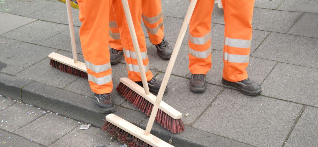 Parte de los desempleados contratados se ocuparán de la limpieza viaria de la ciudad. 