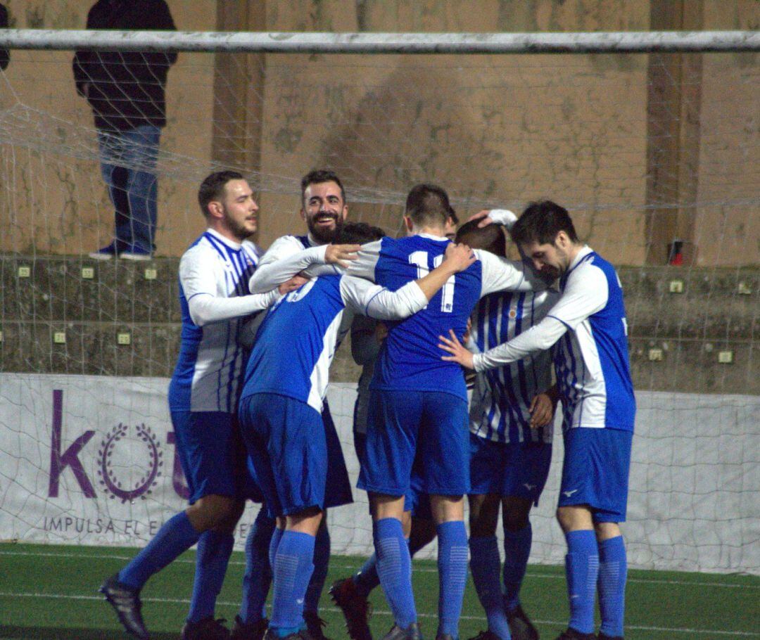 El CF Gandia celebra un gol durante la temporada