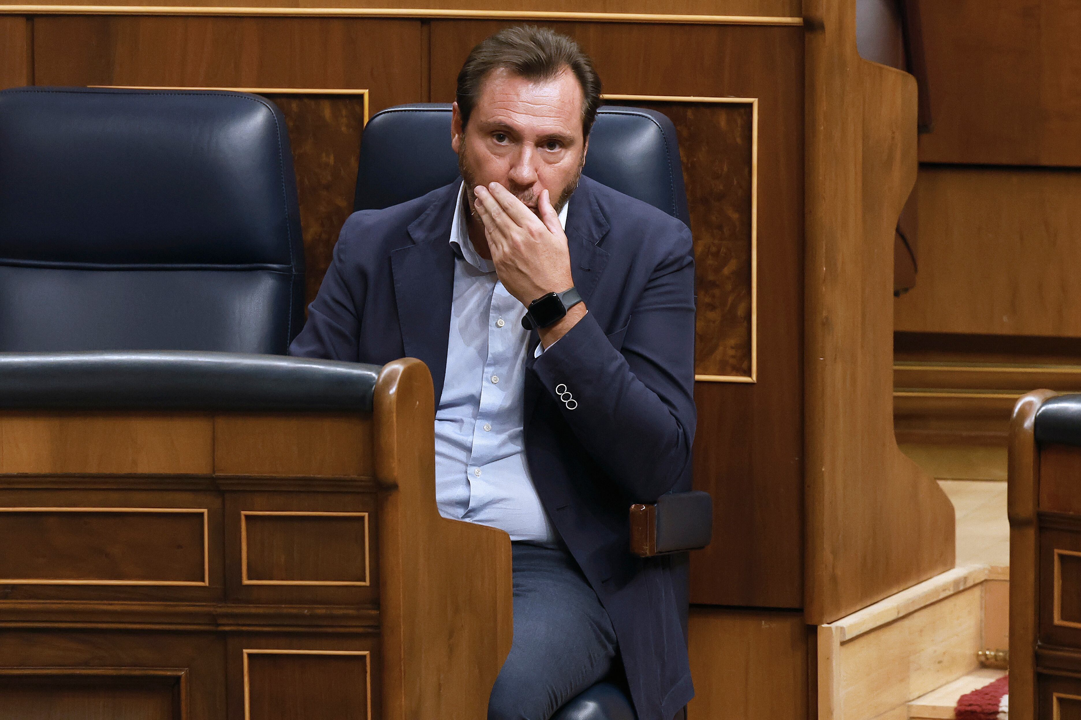 MADRID, 08/10/2025.- El ministro de Transportes, Óscar Puente, durante el pleno celebrado este miércoles por el Congreso de los Diputados, en Madrid. EFE/JP Gandul