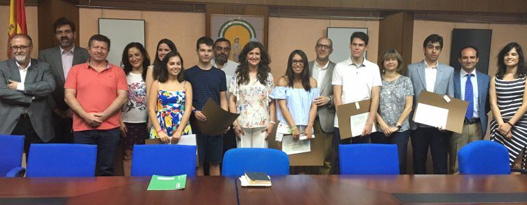 Juan Francisco Ramos(7i) y Enrique Yerves(8i) en la entrega de los Premios Extraordinarios de Bachillerato de este curso