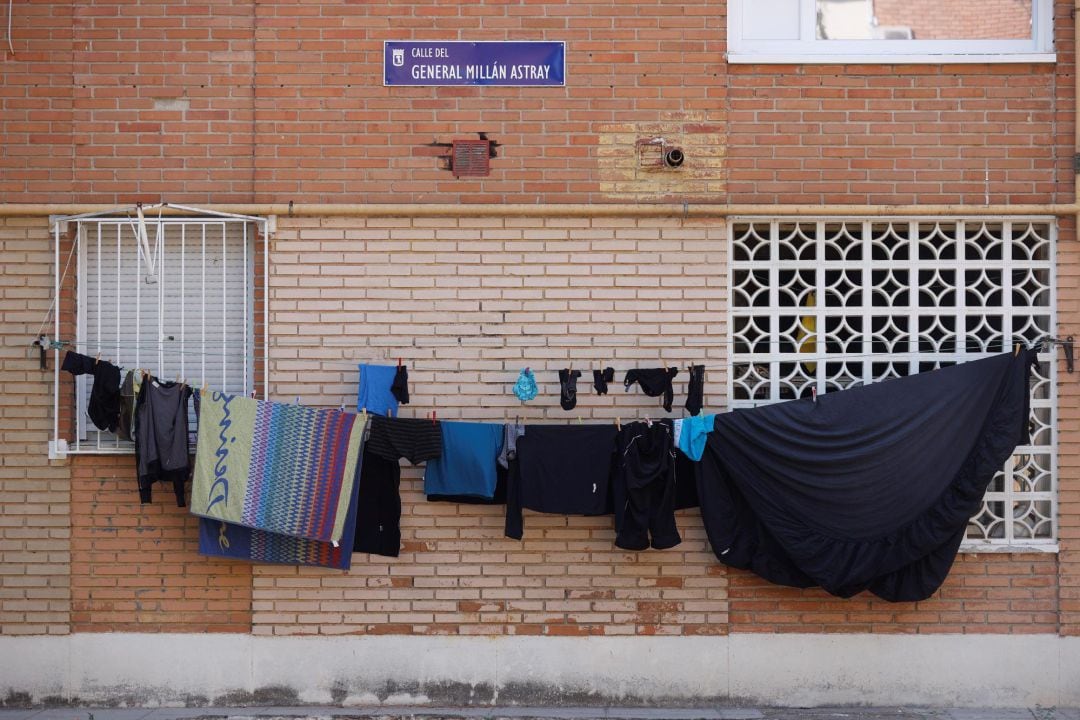 El Ayuntamiento de Madrid ha restituido las placas de la calle General Millán Astray, cuyo nombre había sido cambiado por el de Maestra Justa Freire, en aplicación de una sentencia del Tribunal Superior de Justicia de Madrid que desvinculó al fundador de 