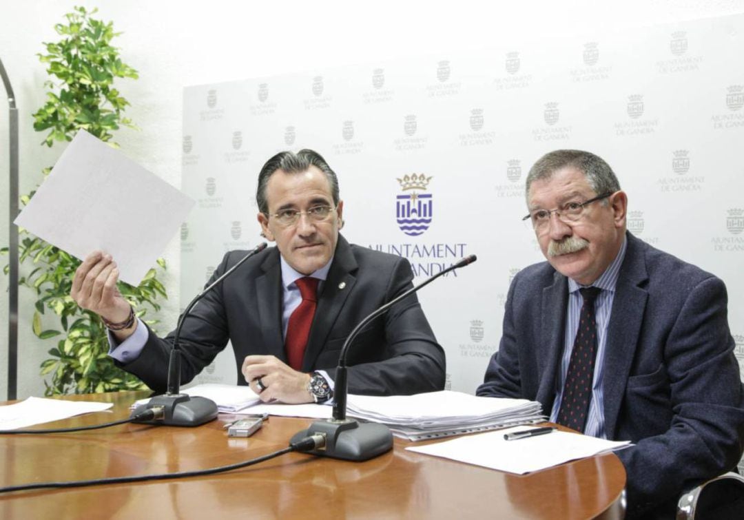 Arturo Torró y Javier Reig en el Ayuntamiento de Gandia 