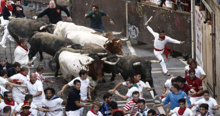 Cada año, miles de castellano-manchegos acuden a Pamplona para disfrutar de los sanfermines