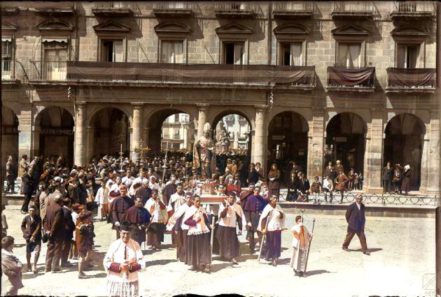 Foto original del Archivo Municipal, coloreada