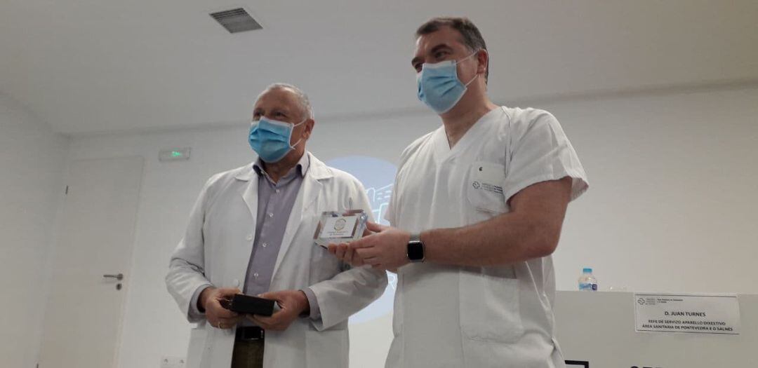 Presentación del premio  Best in class por la excelencia mostrada en el tratamiento de la Hepatitis al servicio de digestivo del CHOP 