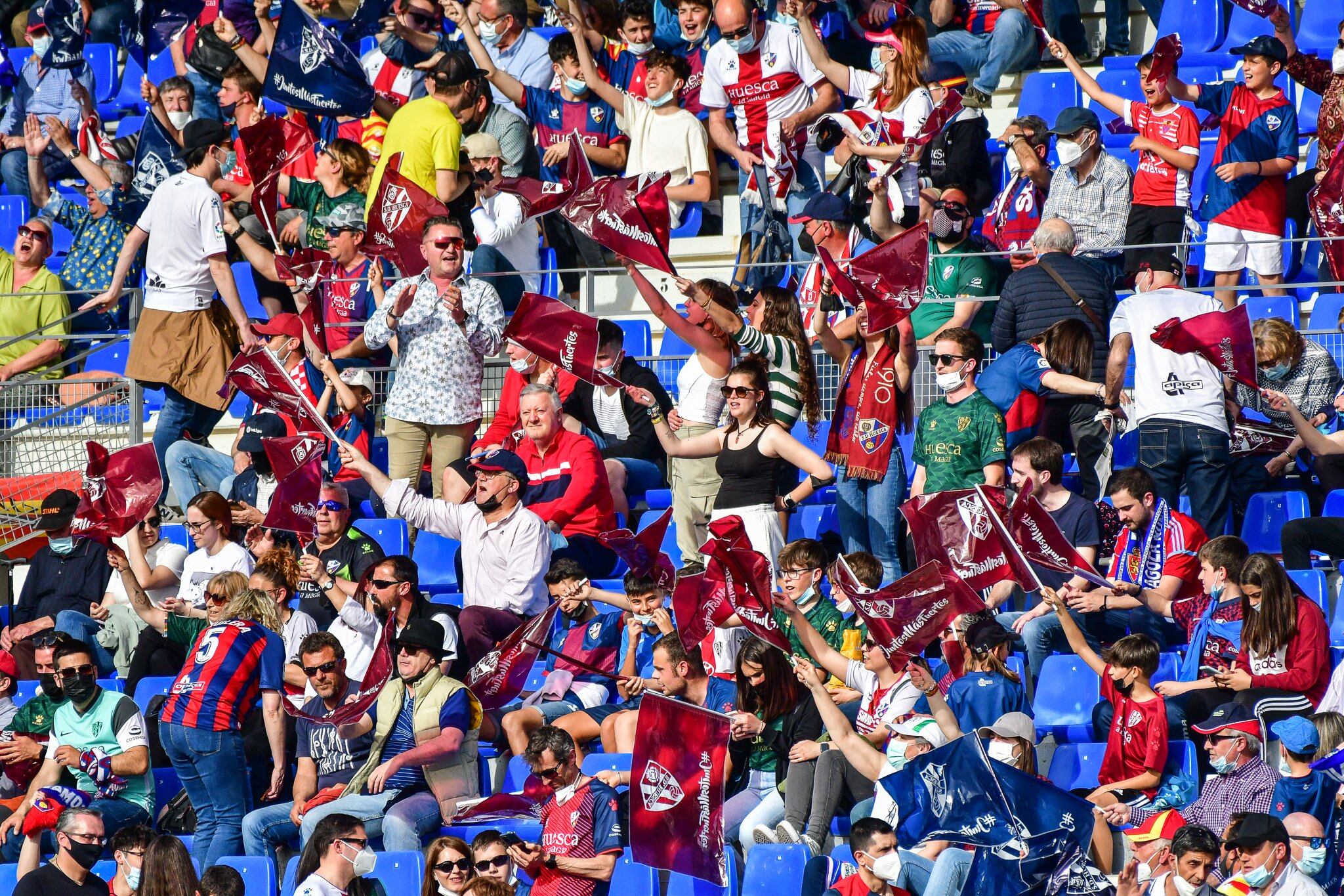 Aficionados de la SD Huesca en el Alcoraz