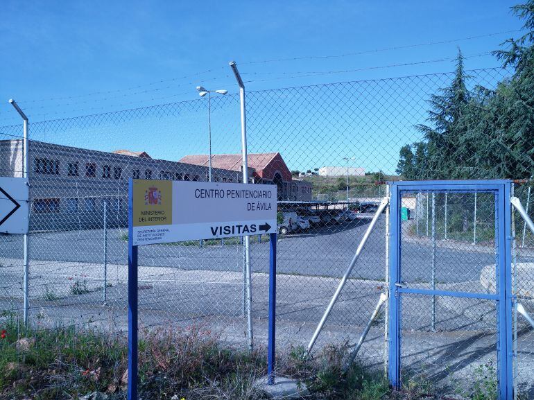 Entrada de visitas de la cárcel de Brieva (Ávila). 