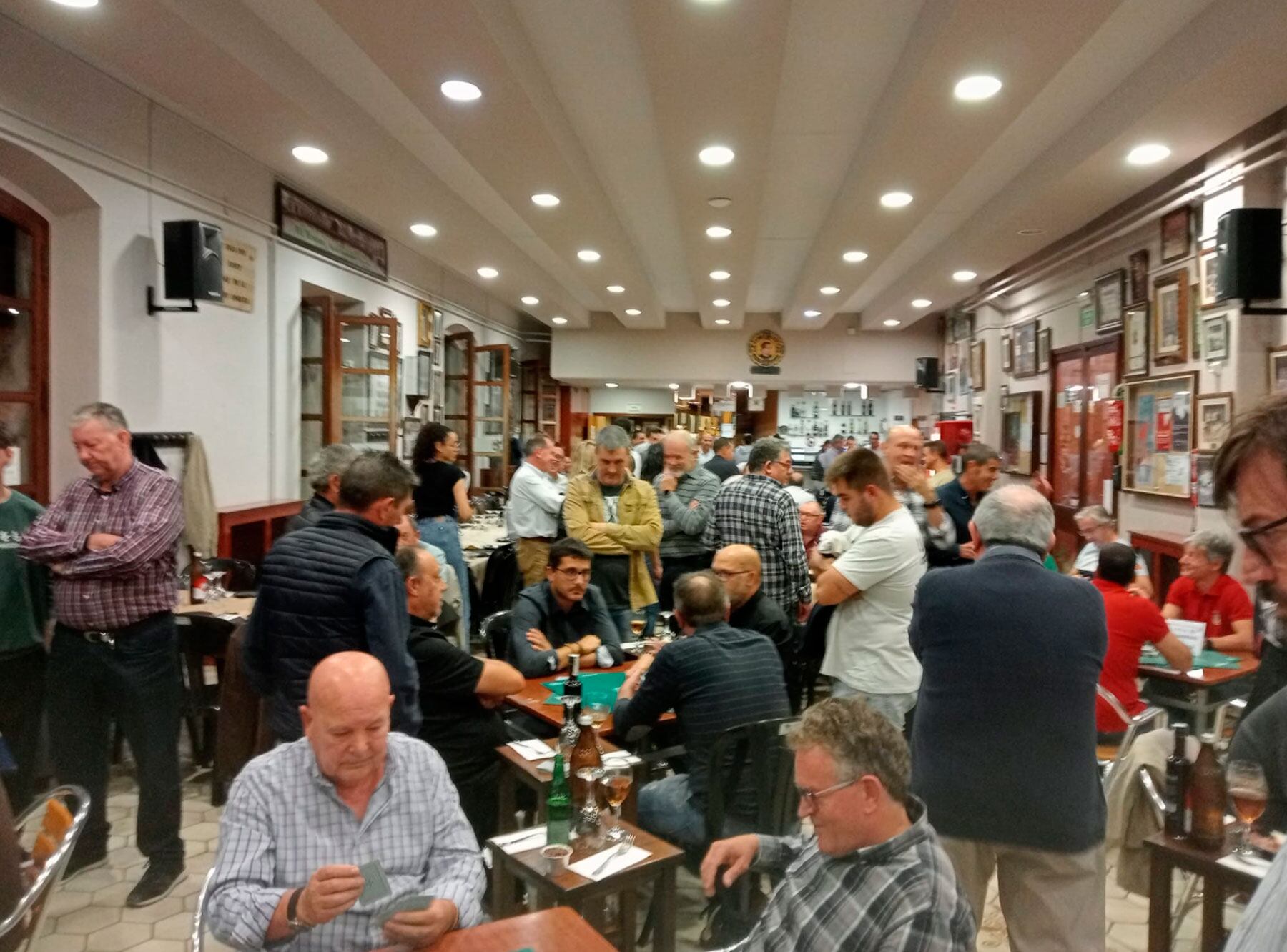 Ambiente de la sede de la Asociación de Antiguos Alumnos Salesianos donde se jugaron las partidas