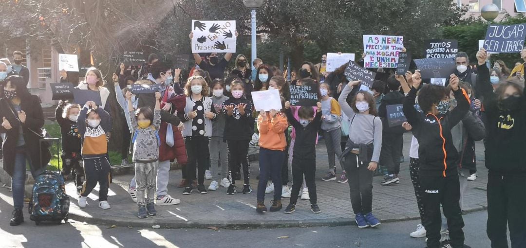 La comunidad escolar del Ramón de la Sagra denuncia la situación en la que se encuentra su colegio