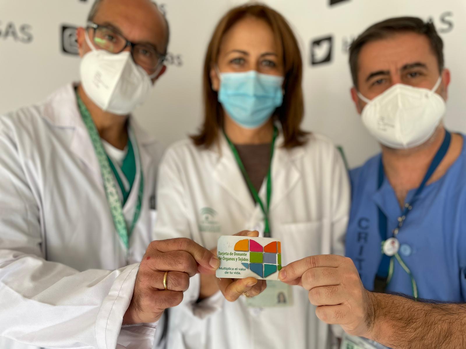 Parte del equipo médico del Hospital Virgen de la Victoria de Málaga