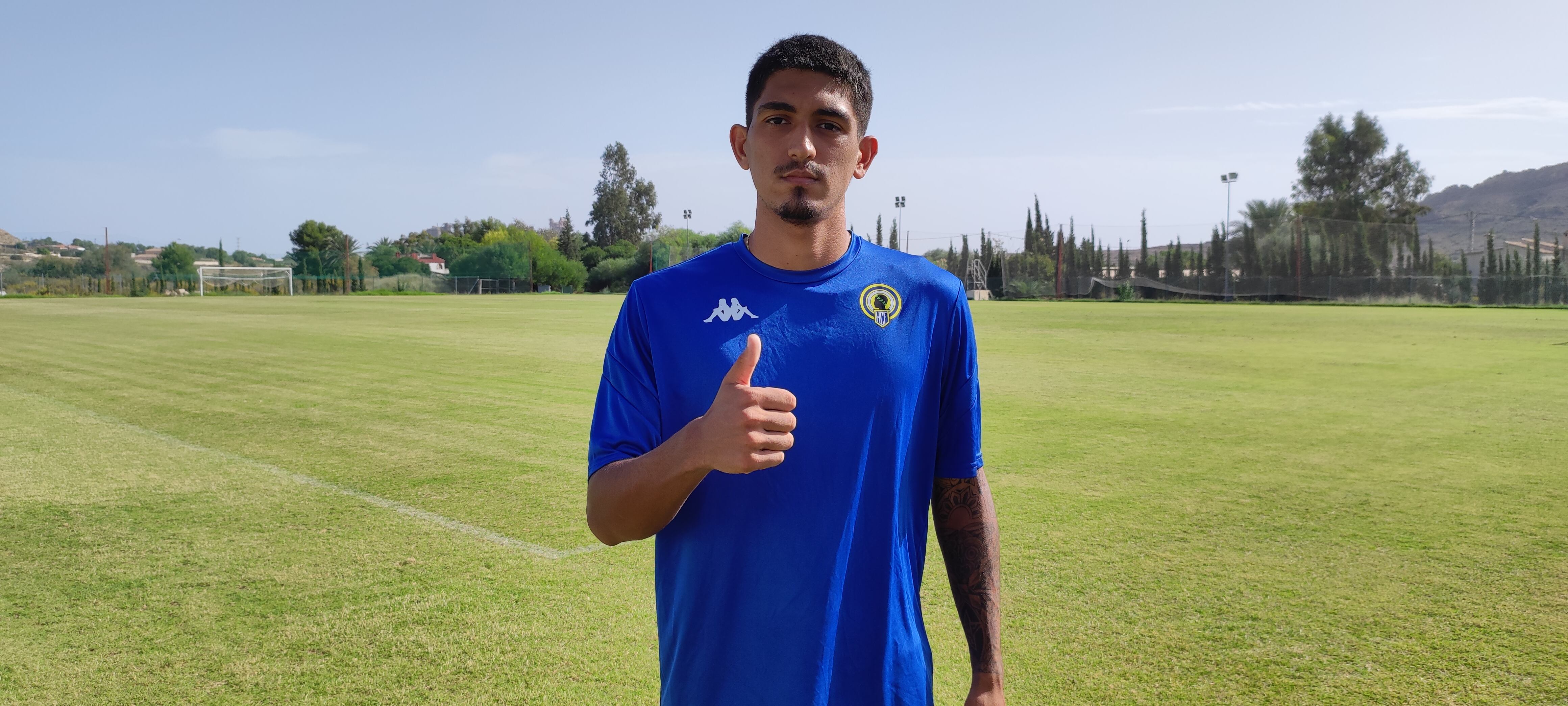 César Moreno, jugador del Hércules CF, en las instalaciones de Fontcalent