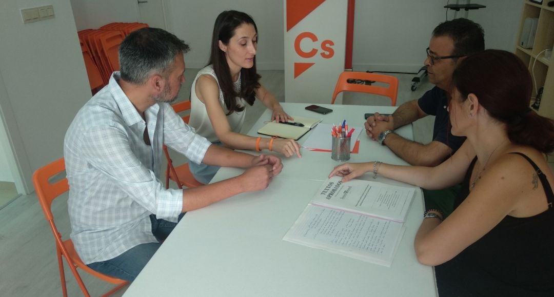 Momento de la reunión entre el sindicato y el partido naranja.