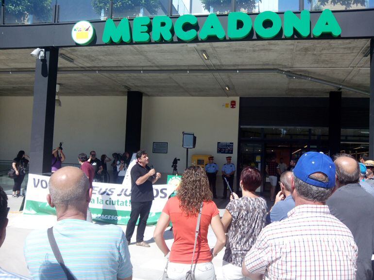 Un moment de la protesta de productors de conill a Lleida.