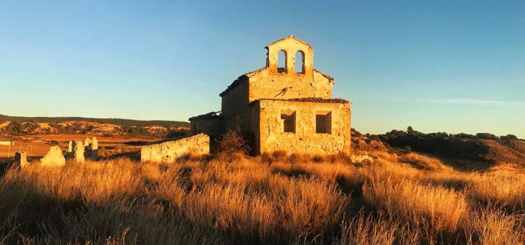 Iglesia de Villalbilla, lugar abandonado en el municipio de Villar de Domingo García, en Cuenca.