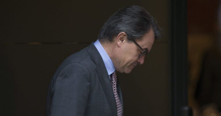 GRA100 BARCELONA, 24/03/2015.- El presidente de la Generalitat Artur Mas, a su llegada hoy a la reunión de el gobierno catalán celebrada hoy en el palau de la Generalitat, donde se analiza la situación del proceso soberanista tras las elecciones andaluzas y a dos meses de las elecciones municipales.EFE/Alejandro García
