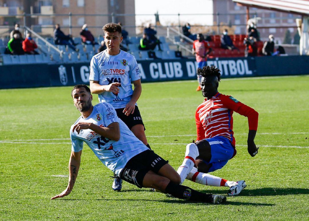 Fotografía del duelo entre Recreativo Granada y Yeclano