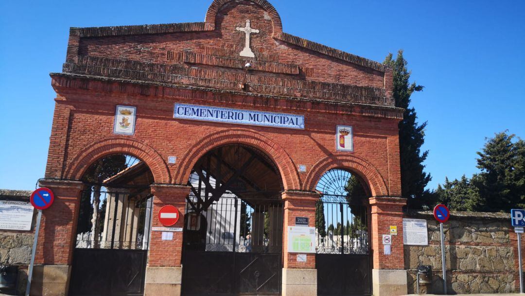 Entrada al cementerio municipal 