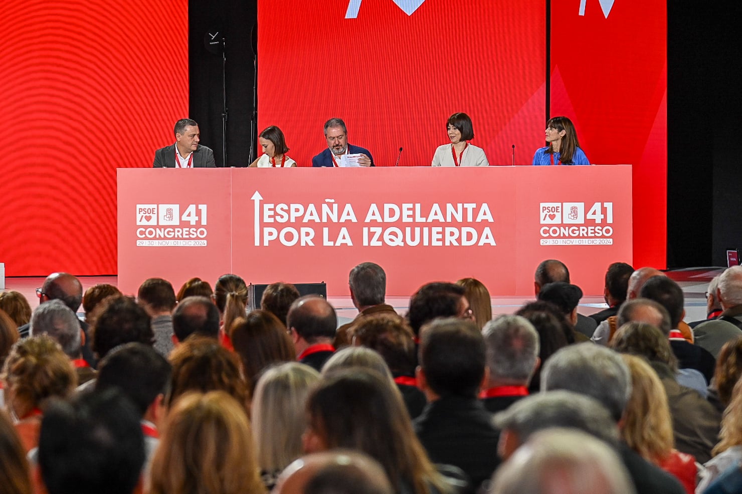 Fernando Sabés en la mesa del 41 Congreso Federal del PSOE