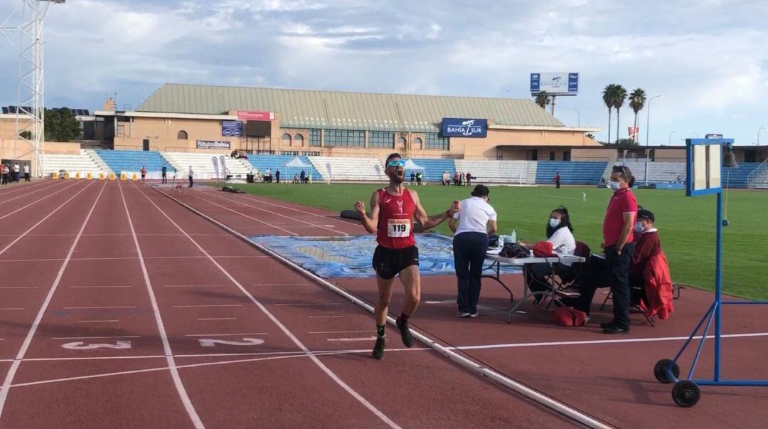 Juan Manuel González busca el billete para los JJ. OO.