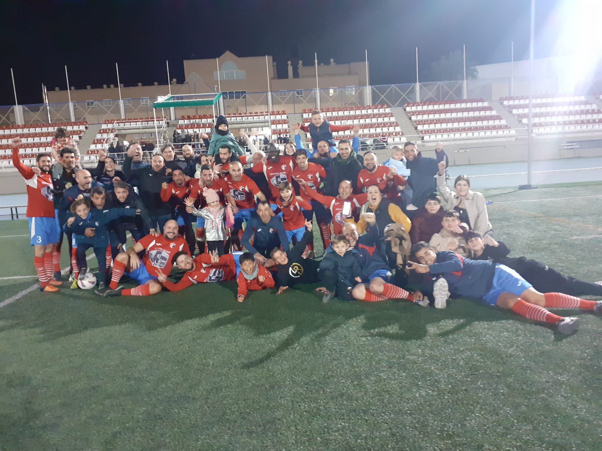 El Adra Veterano se proclamó campeón de primera.