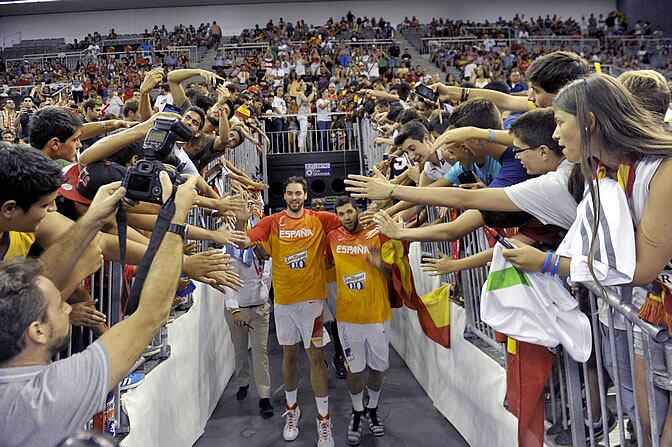Pau Gasol y Reyes saltan a la pista