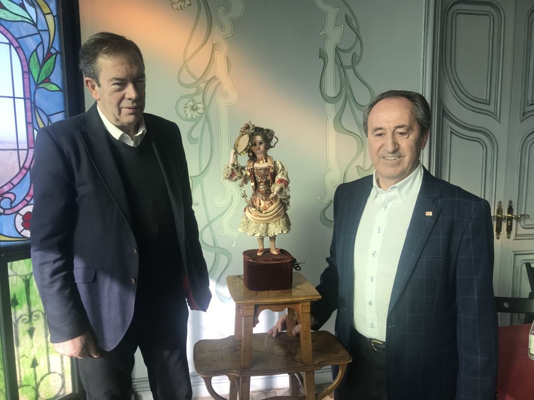 Pedro Pérez Castro y Jesús Juanes,responsables de la Casa Lis y Cruz Roja