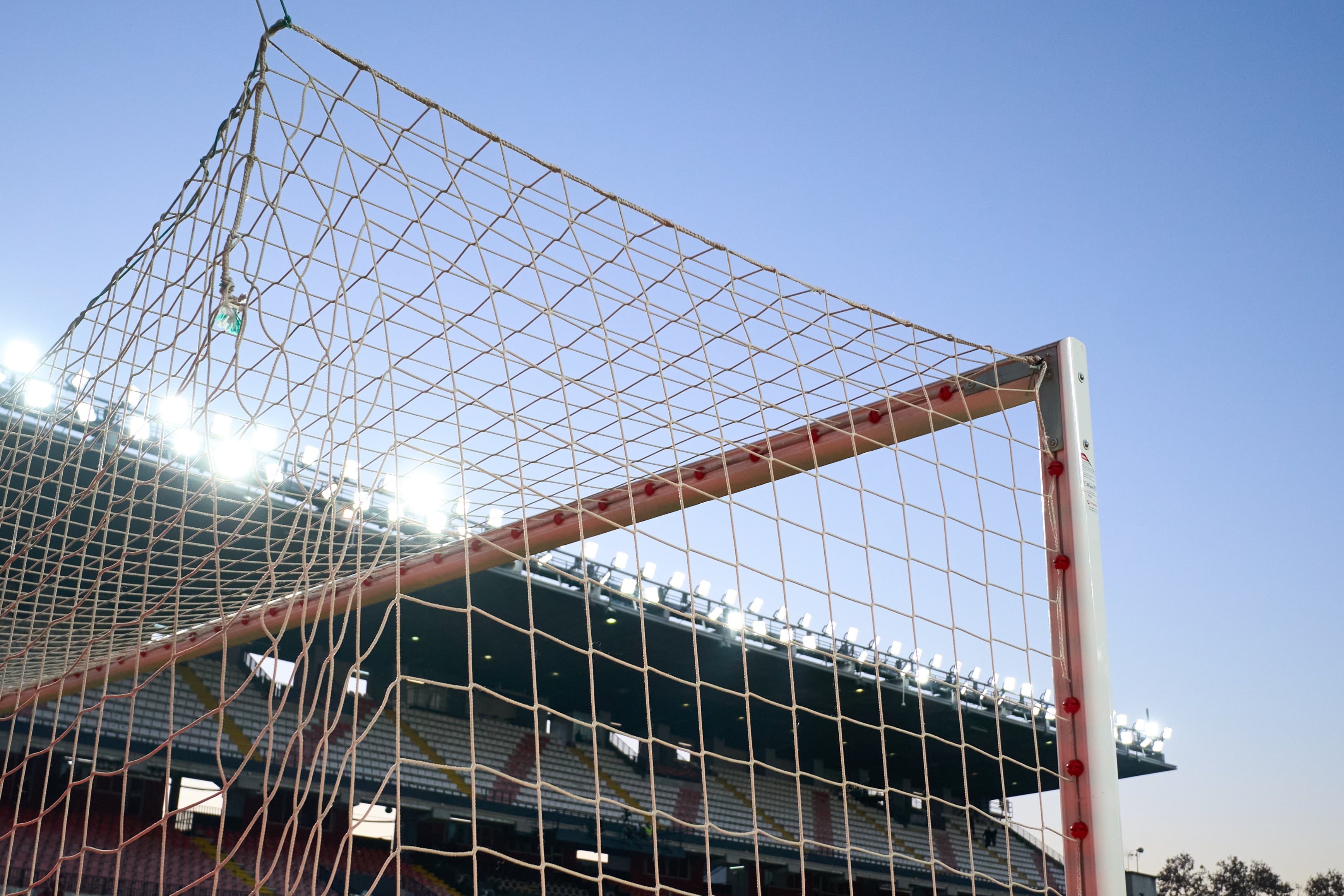 Imagen de archivo de una portería del estadio de Vallecas