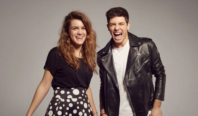 Amaia y Alfred, espontáneos y divertidos en sus posados para el Festival de Eurovisión.