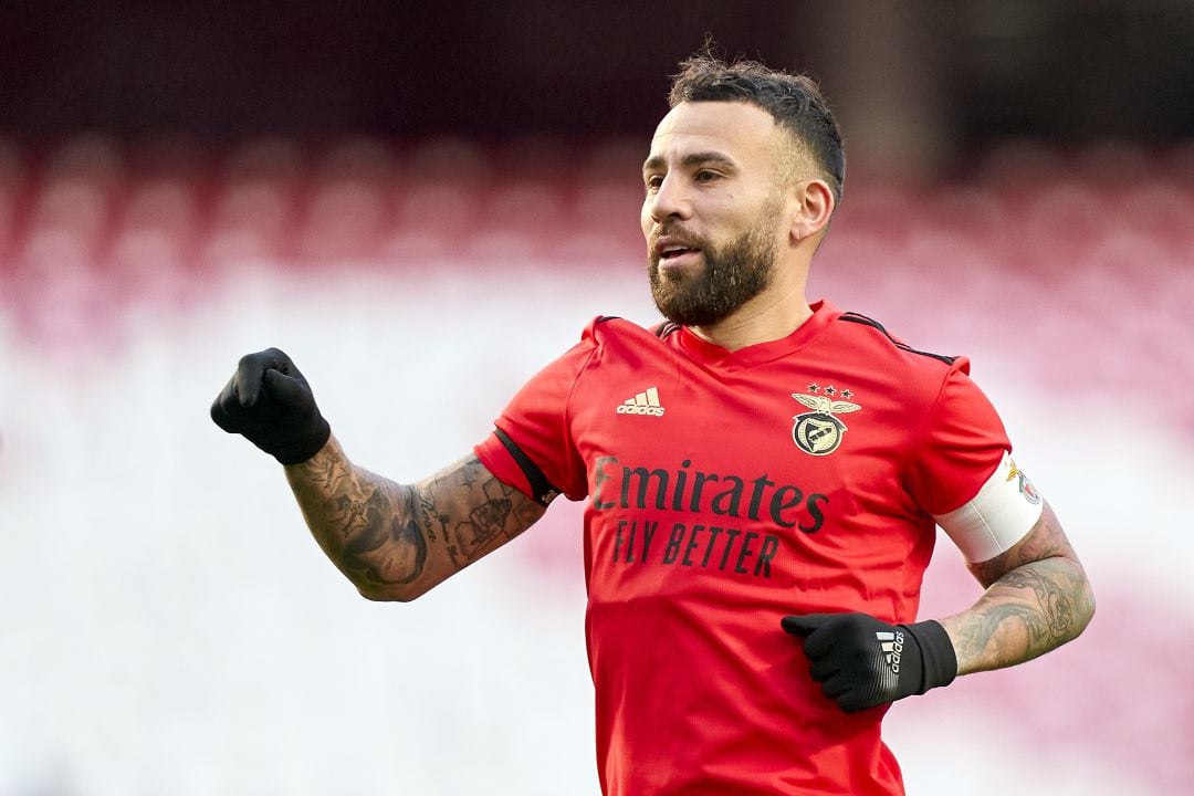 Otamendi, durante un partido con el Benfica