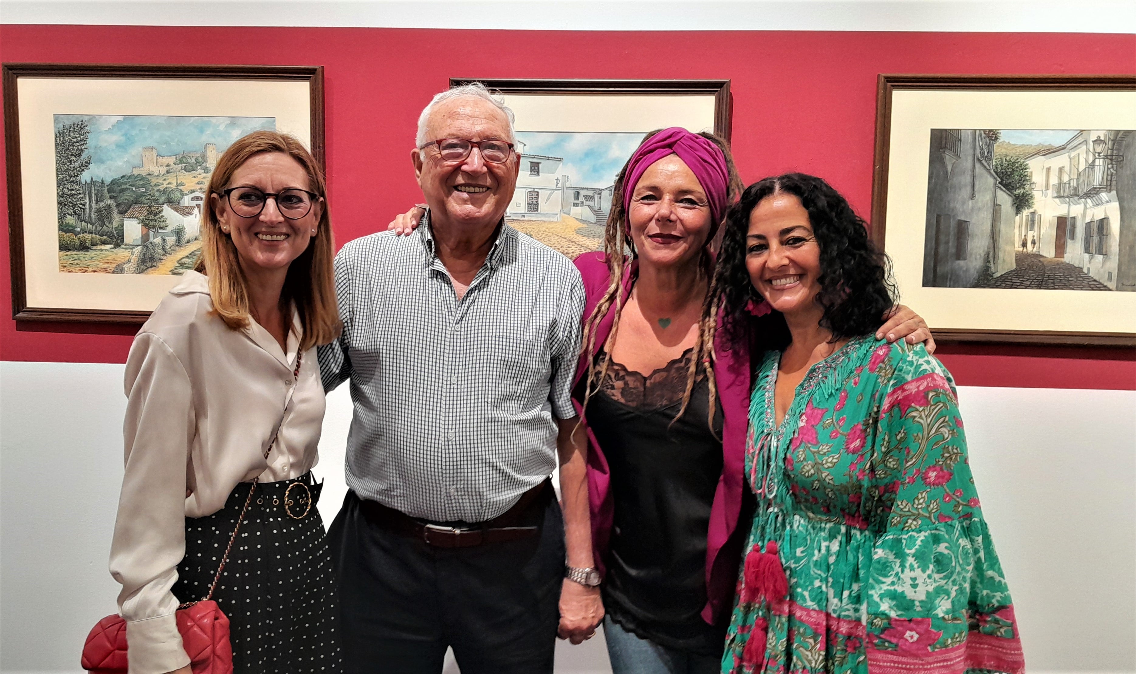 Estefanía Sánchez, directora de la Biblioteca Municipal de La Línea, el autor Antonio Torremocha, la concejal de Cultura, Raquel Ñeco y la directora del Museo Cruz Herrera, Mercedes Corbacho