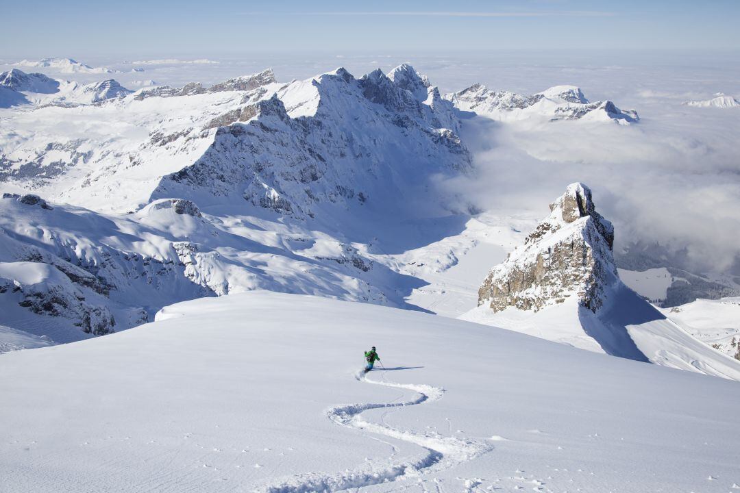 Imagen de archivo de una montaña Suiza