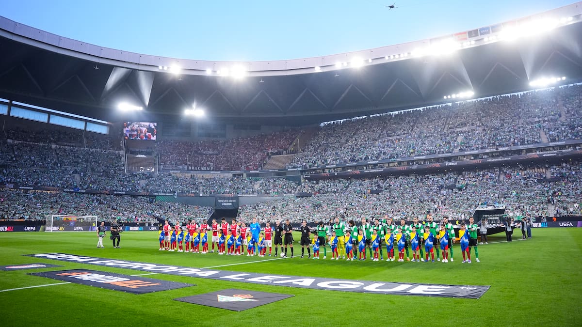 Insólito lo ocurrido en La Cartuja: desalojan el Betis-Braga por motivos de seguridad y después reconocen que se trataba de un error